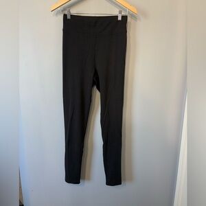 Women’s black leggings in sizes medium by Hue